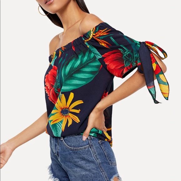 Cute off the shoulder summer top - Picture 2 of 4